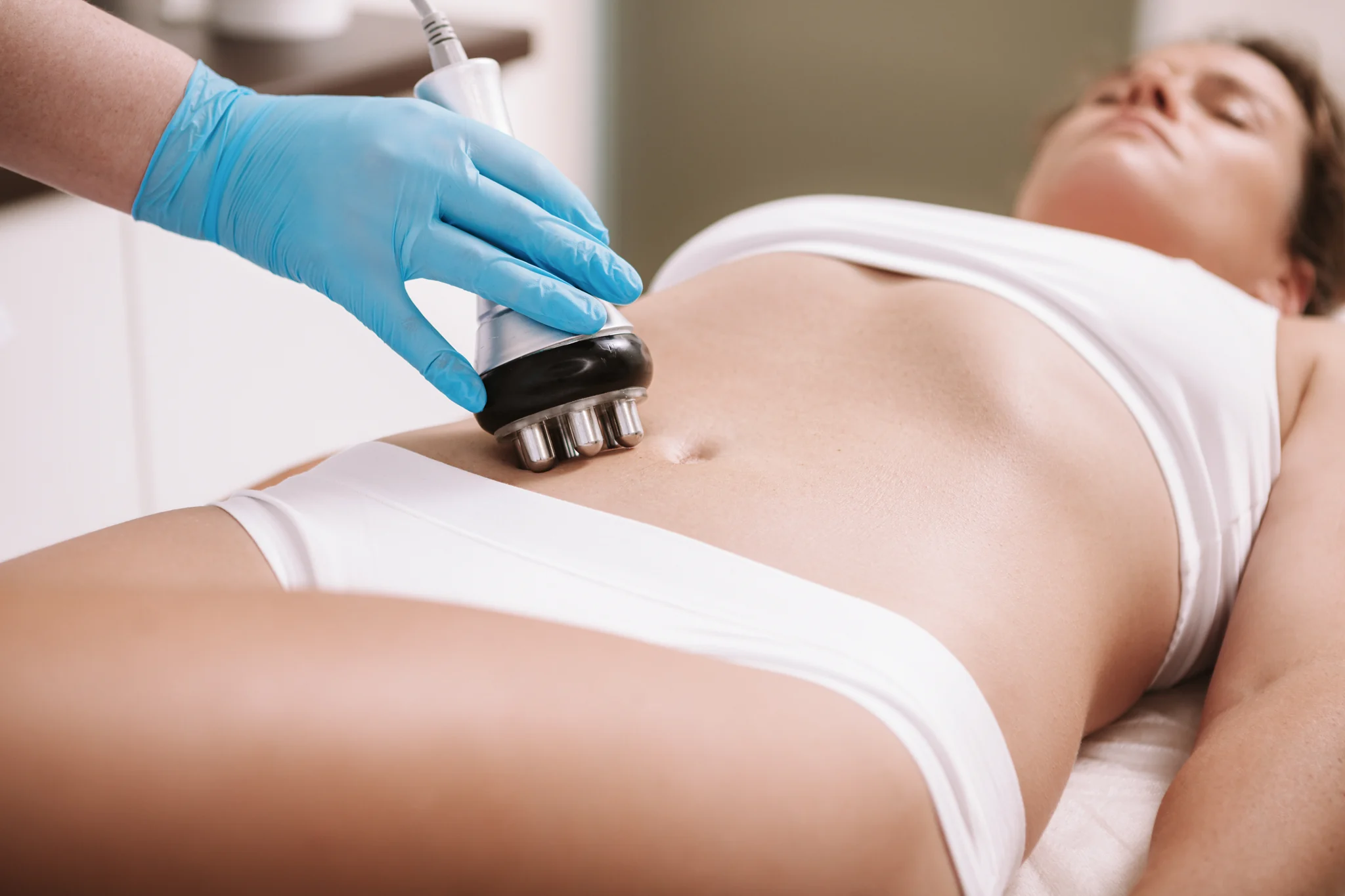 Non-surgical body contouring treatment at a Thonotosassa med spa serving Tampa Bay