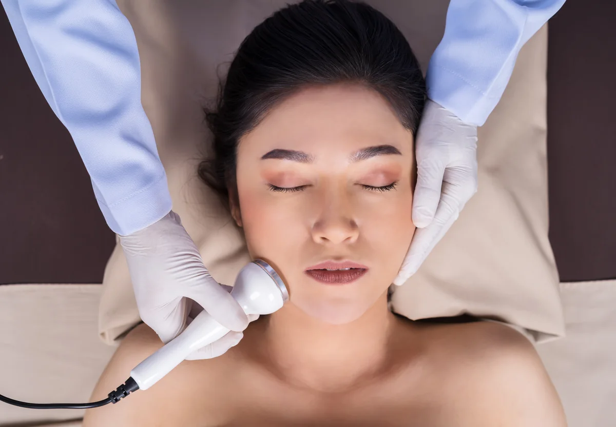 A licensed provider passing a Jet Plasma device over a patient's skin during a non-invasive skin-tightening treatment at SpaRx Medical Aesthetics in Thonotosassa, FL