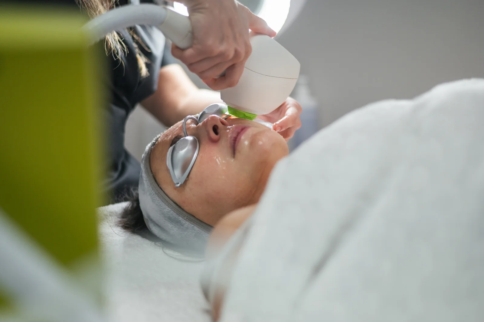 A gentle Moveo Glo laser facial in progress at SpaRx Medical Aesthetics in Thonotosassa, FL