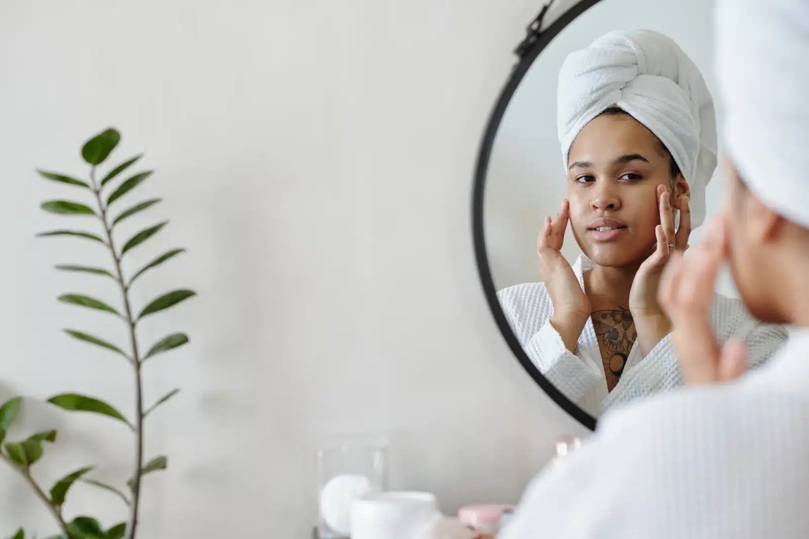 A woman with healthy, refreshed skin and hair reflecting the natural, gradual results of PRP and PRF at a Thonotosassa, FL medical spa.