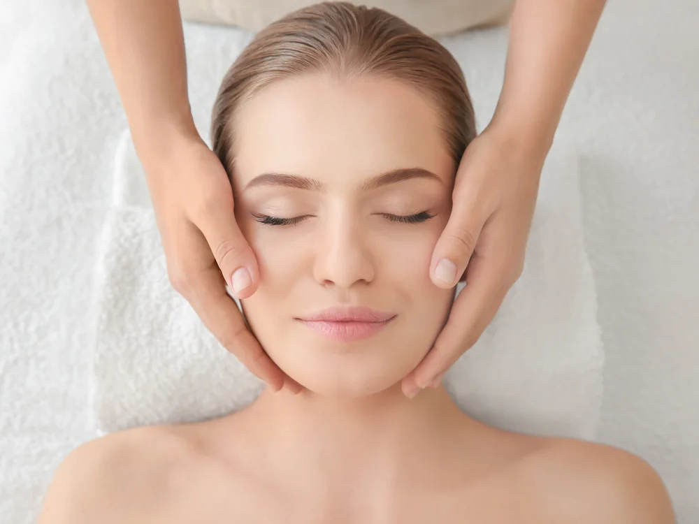 A patient relaxing during a customized, gentle Deep Cleaning Hydro Facial at SpaRx Medical Aesthetics in Thonotosassa, FL.